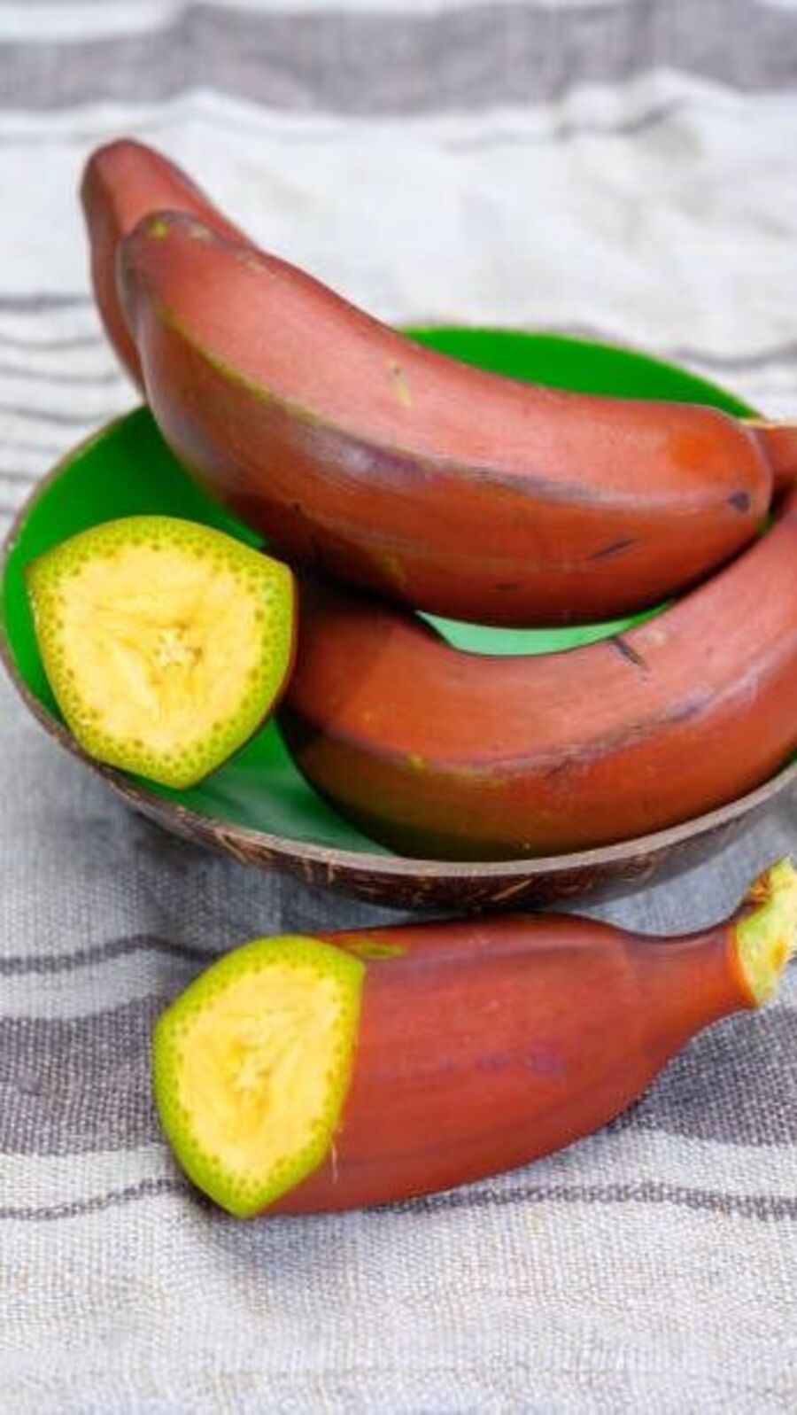 குழந்தை இல்லாத பிரச்சனையா.. செவ்வாழை போதும்!