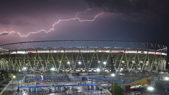 இறுதி IPL 2024 ஏலக் குழுவில் 333 வீரர்கள் இருப்பார்கள், அதிகபட்சமாக 77 இடங்கள் 10 உரிமையாளர்களால் நிரப்பப்படும்.