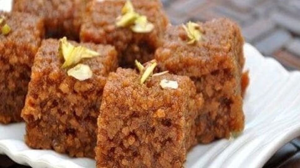 Street Foods : தெரு உணவு  சாப்பிட விரும்புகிறீர்களா? குளிர்காலத்தில் இந்த வட இந்திய உணவை சுவைக்க தவறவிடாதீர்கள்!