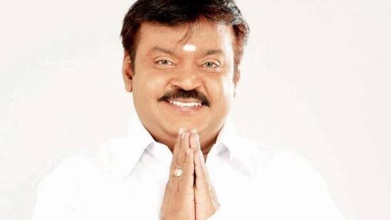 அவரது உடல் மொழி, மேடைப் பேச்சு வைத்து அவமானப்படுத்தியது. 2011 தேர்தலில் வடிவேலு வாயிலாக திமுக துவங்கி வைத்ததை பலரும் தொடர்ந்ததும் அநாகரிகத்தின் உச்சம். விமர்சனம் என்பது அனைவருக்குமே பொதுவானதுதான். ஆனால், அவரைப்போல எதார்த்தமாக பேசிய தலைவர்கள் எத்தனை பேர்? தமிழகத்தில் 50 ஆண்டுகளுக்கு மேலாக, மூன்று தலைமுறைகளாக கோலோச்சும் இரண்டு பெரிய கட்சிகளுக்கு இடையே துணிச்சலாக ஒரு கட்சியை துவங்கி சாதித்த அவரால், அரசியலில் அரசியல் செய்யத் தெரியாத நபராக இருந்தது அவர் மீதான தவறு அல்ல.!
