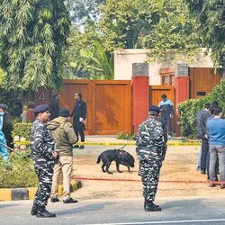 இஸ்ரேல் தூதரகம் முன் பாதுகாப்பு படையினர் (PTI)