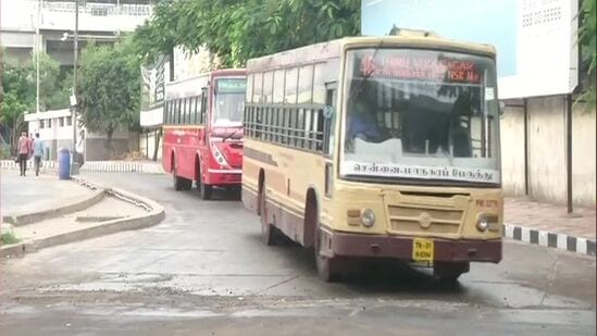 தமிழக போக்குவரத்து தொழிலாளா்களின் வேலைநிறுத்தப் போராட்டம் தற்காலிகமாக வாபஸ் பெறுவதாக தொழிற்சங்கங்கள் அறிவித்துள்ளன.