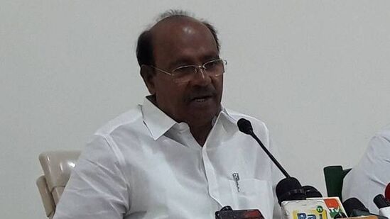 Ramadoss: ஆண்டுக்கு 1,966 ஆசிரியர்களை மட்டுமே நியமித்தால் அரசு பள்ளி கல்வித்தரம் எவ்வாறு உயரும்? என்று பாமக நிறுவனா் ராமதாஸ் கேள்வி எழுப்பி உள்ளாா்.