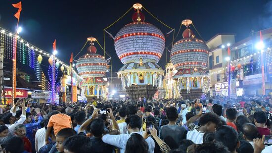 ஒவ்வொரு ஆண்டும் இந்த ரத விழா நடக்கிறது. ஞாயிற்றுக்கிழமை இரவு திரிரதத் திருவிழா நடைபெற்றது.&nbsp;