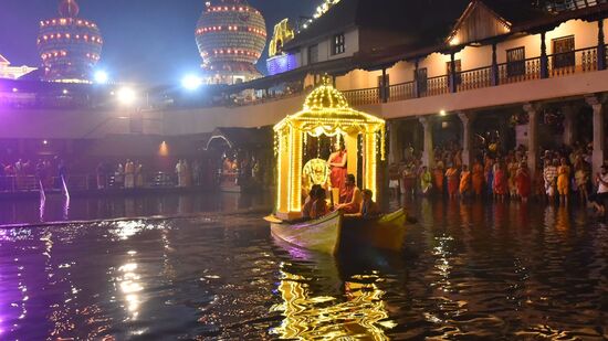 தெப்பத் திருவிழாவிற்கு பின் சிறிய ரதத்தில் பிரம்ம ரதத்தில் ஸ்ரீ கிருஷ்ணா, மத்திய ரதத்தில் சந்திரமௌளீஸ்வரர், அனந்தேஸ்வர கடவுள் ஆகியோர் காட்சியளித்தனர்.&nbsp;