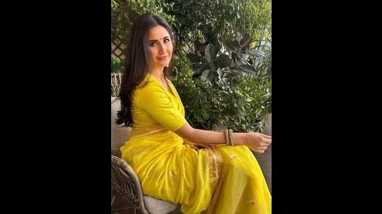 கத்ரீனா கைஃப் அடிக்கடி சமூக ஊடகங்களில் தனது தோற்றத்தால் அலைகளை உருவாக்குவதைக் காணலாம். (அனைத்து புகைப்படங்களும் - Instagram)