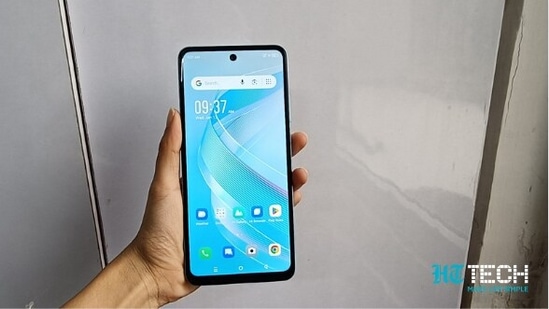 Infinix Smart 8 ஆனது மீடியா டெக் ஹீலியோ G36 ஆக்டா-கோர் கேமிங் என்ஜின் மற்றும் 12nm மேம்பட்ட உற்பத்தி செயல்முறையுடன் இணைக்கப்பட்டுள்ளது. சேமிப்பகத்திற்கு, இது 4 ஜிபி + 4 ஜிபி விர்ச்சுவல் ரேம் மற்றும் 64 ஜிபி சேமிப்பகத்தை வழங்குகிறது. ஸ்மார்ட்போன் ஆண்ட்ராய்டு 13GO அடிப்படையிலான சமீபத்திய XOS 13 இல் இயங்குகிறது. கூடுதலாக, அதிவேக ஆடியோ செயல்திறனுக்காக இது DTS செயலாக்க ஒலியைக் கொண்டுள்ளது.