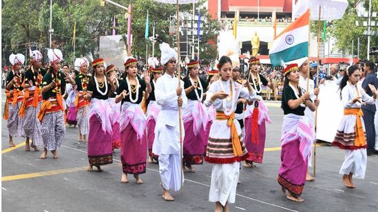 தஞ்சாவூர் - தென்னக பண்பாட்டு மையம் மற்றும் செய்தி மக்கள் தொடர்புத் துறையினரால் ஏற்பாடு செய்யப்பட்ட மணிப்பூர் மாநில கலைக் குழுவினரின் மெய்தி மக்களின் பாரம்பரிய கலை நிகழ்ச்சி.