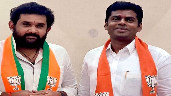 பாஜக மாநிலத் தலைவர் அண்ணாமலை உடன் அமர்பிரசாத் ரெட்டி பாஜக மாநிலத் தலைவர் அண்ணாமலை உடன் அமர்பிரசாத் ரெட்டி