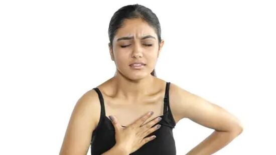 சிட்ரஸ் பழங்கள், சாக்லெட்டுகள், தக்காளி போன்றவை நெஞ்சு எரிச்சலை தூண்டும். பழங்கள், காய்கறிகள், முழு தானியங்கள் என சமநிலையான உணவுகளை சாப்பிடுவதன் மூலம் உடலில் அல்கலனை தக்க வைத்து கொள்ளலாம்
