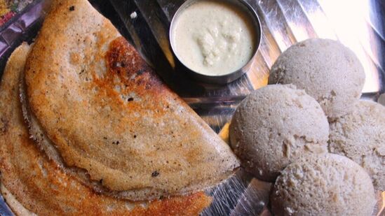 Urad Dal Dosai : ஆண்மையை அதிகரிக்கும்! எலும்புகள் வலுப்பெற உதவும்! கருப்பு உளுந்து தோசை செய்வது எப்படி?