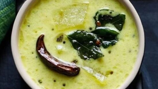 Ladies Finger Mor Kulambu : கடலை மாவு சேர்த்த மசாலா மோர் குழம்பு; வெண்டைக்காய் சேர்த்து செய்வது எப்படி? 