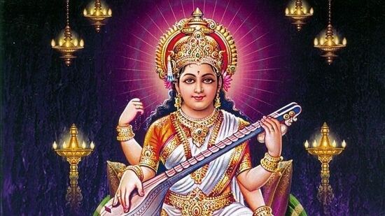 குழந்தைகள் தேர்வு மற்றும் இலக்குகளை அடைவதிலும் ஆர்வம் காட்டுவதில்லை. அப்படி இருக்கும்போது, ​​குழந்தைகள் படிக்கும் மேஜைக்கு அருகில் சரஸ்வதி தேவியின் புகைப்படத்தை வைப்பது, அவர்கள் தங்கள் இலக்குகளுக்காக போராடத் தூண்டும். படிப்பில் ஆர்வம் அதிகரிக்கும்.