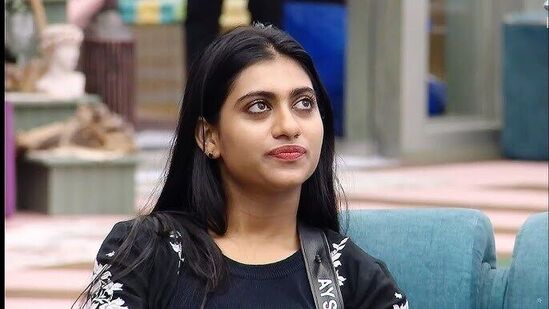 என் குடும்பத்தில் அனைவரும் இன்ஸ்டாகிராம் பயன்படுத்துகிறார்கள். இத்தனை வருடங்களாக எந்த ஒரு நெகட்டிவ் விமர்சனத்தையும் எதிர்கொண்டது இல்லை. ஆனால் ஐஷு பிக் பாஸ் போனதற்குப் பிறகு எங்கள் வாழ்க்கையே மொத்தமாக மாறியது. முழுக்க நெகட்டிவ் விமர்சனங்கள் தான் இருக்கும்.