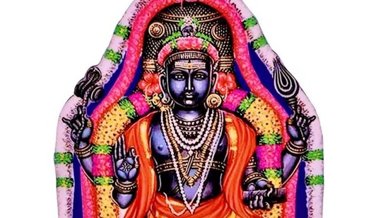 அவருடைய இடமாற்றத்தை பொறுத்து அனைத்து ராசிகளுக்கும் நன்மை மற்றும் தீமைகள் கிடைக்கும். குரு பகவான் தற்போது மேஷ ராசியில் பயணம் செய்து வருகின்றார் இவருடைய இடமாற்றம் மிகவும் முக்கியமானதாக பார்க்கப்படுகிறது.&nbsp;