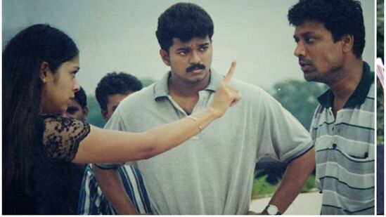 1999ஆம் ஆண்டு வாலி படத்தை இயக்கினார், எஸ்.ஜே.சூர்யா. அஜித் இரட்டை வேடத்தில் கலக்கியிருக்கும் அந்தப்படம் பயங்கர ஹிட்டானது. பாடல்களும் ஹிட்டாகவே இயக்குநராக பிரபலமானார் எஸ்.ஜே.சூர்யா. தொடர்ந்து விஜய்யை வைத்து இயக்கிய குஷி படமும் வெற்றி பெற்றது. பின்னர் நியூ, அன்பே ஆருயிரே, இசை போன்ற படங்களை இயக்கினார். நியூ படத்தின் மூலம் நடிகராகவும் அறிமுகமானார். தொடர்ந்து கள்வனின் காதலி, திருமுருகன், வியாபாரி, ஸ்பைடர், மாநாடு, டான் போன்ற படங்களில் நடித்தார்.
