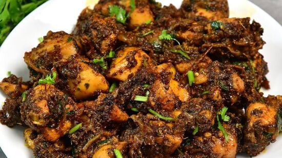 Curry Leaves Mutton Fry : கறிவேப்பிலை மசாலா சேர்த்து செய்யும் கோழி வறுவல்! அட்டகாசமான சுவையில் அள்ளும்!  