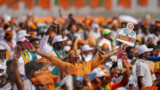 தொழில்துறையில் முக்கிய பங்காற்றும் மண்ணாக கொங்கு மண் உள்ளது. ஜவுளி மற்றும் தொழில்துறையில் பல்லடம் முக்கிய பங்கு வகிக்கிறது. தமிழகம் தேசியத்தின் பக்கள் நிற்கும் மாநிலம் என்பது இந்த கூட்டம் மூலம் நிரூபணம் ஆகி உள்ளது என பிரதமர் குறிப்பிட்டார்.&nbsp;