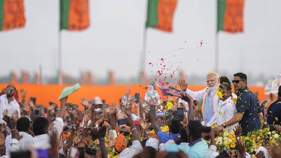 ஜெயலலிதா அவர்களுடன் பல்லாண்டு காலம் நெருங்கி பணியாற்றி உள்ளேன். எம்ஜிஆர் கொள்கைகளை கடைபிடித்து அவர் மக்கள் வளர்ச்சிக்கு பணியாற்றியதால்தான் ஜெயலலிதாவை அனைத்து வீடுகளிலும் நினைவுக்கூர்ந்து வருகிறார்கள்.&nbsp;