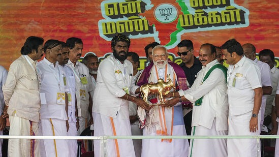 மீண்டும் பாஜக ஆட்சி அமைய பாஜக தொண்டர்கள் வீடுவீடாக சென்று மக்களை சந்திக்க வேண்டும். இளைஞர்களுக்கும், நாட்டின் பாதுகாப்புக்கும் மோடியின் உத்தரவாதம் இருந்து உள்ளது.&nbsp;