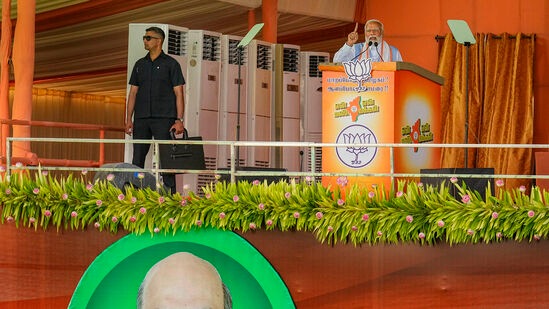 இன்றைக்கு திமுகவால் தமிழ்நாட்டில் எம்ஜிஆரை கேவலப்படுத்தும் ஆட்சி நடந்து வருகிறார். எம்ஜிஆருக்கு பிறகு தமிழ்நாட்டில் நல்லாட்சி கொடுத்தவர் அம்மா ஜெயலலிதாதான் என்பதை என்னால் சொல்ல முடியும். அவருக்கு இந்த மண்ணில் இருந்து மீண்டும் அஞ்சலியை செலுத்துகிறேன்.