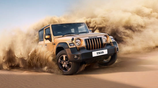 Mahindra Thar Earth Edition வெளிப்புறத்திலும் கேபினுக்குள்ளும் பரந்த அளவிலான ஒப்பனை புதுப்பிப்புகளைப் பெற்றாலும், இயந்திர முன்பக்கத்தில், இது மூன்று-கதவு SUVயின் நிலையான மறு செய்கையைப் போலவே உள்ளது. இது பெட்ரோல் மற்றும் டீசல் ஆப்ஷன்களில் கிடைக்கிறது, மேலும் மேனுவல் மற்றும் ஆட்டோமேட்டிக் டிரான்ஸ்மிஷன் விருப்பங்களில் கிடைக்கிறது.&nbsp;