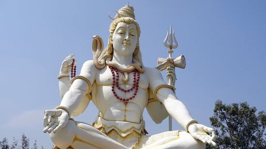 இக்காலகட்டத்தில் 300 ஆண்டுகளுக்குப்பின் சில அதிர்ஷ்ட யோகங்கள் உண்டாகின்றன. அதாவது மகர ராசியில் செவ்வாய் மற்றும் சந்திரன் இணைவால், சந்திர மங்களயோகம் ஏற்படுகிறது. இந்த அதிர்ஷ்ட யோகத்தால் நன்மைபெறும் ராசிகள் குறித்துக் காண்போம்.