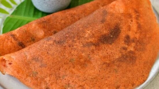 Tomato Dosai : சாப்பிட்டுக்கொண்டே இருக்கும் சுவையில், தக்காளியில் செய்யலாம் அருமையான தோசை! 