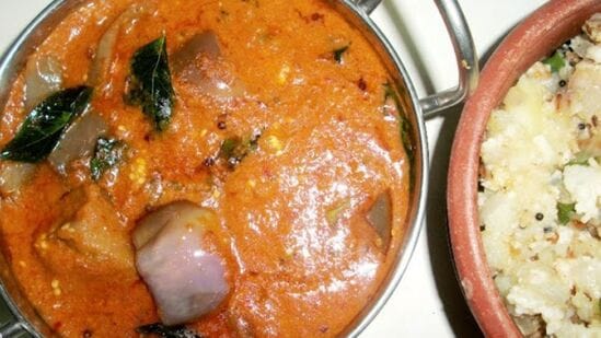 Brinjal Kara kulambu : உச்சு கொட்ட வைக்கும் சுவையில் இப்டி செய்ங்க கத்திரிக்காய் காரக்குழம்பு!