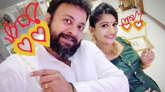 அதில் அவர் பேசும் போது, “என்னிடம் ஐடியா மட்டும்தான் இருந்தது. அந்த நேரத்தில் கையில் காசு கூட கிடையாது. ஆனாலும் பிசினசில் கால் வைத்தேன். இதற்கிடையே என்னுடைய கணவருக்கும்,அம்மாவிற்கும் இடையே சண்டை வேறு வந்து விட்டது.&nbsp;&nbsp;&nbsp;&nbsp;