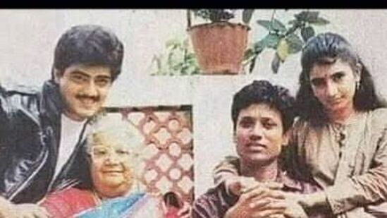 எஸ்.ஜே.சூர்யாவை அஜித் கண்டுபிடித்த கதையை பிரபல பத்திரிகையாளரான செய்யாறு பாலு ஆகாயம் தமிழ் சேனலுக்கு கடந்த ஆண்டு பகிர்ந்தார். அந்த பேட்டி இங்கே!இது குறித்து அவர் பேசும் போது, “அப்போது அஜித் ஒரு நடிகராக வளர்ந்து வந்து கொண்டிருந்த சமயம். சூர்யா இயக்குநர் வசந்த் இயக்கத்தில் உருவான ஆசை திரைப்படத்தில் உதவி இயக்குனராக பணிபுரிந்தார்.&nbsp;&nbsp;&nbsp;
