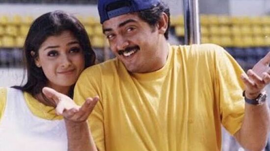 அப்போது அவரது வேலையை கவனித்த நடிகர் அஜித், அவரிடம் எதிர்காலத்தில் நாம் இணைந்து ஒரு படம் செய்வோம் என்று வாக்குறுதி அளித்தார். அந்தப் படத்திற்குப் பின்னர் தனியாக படம் இயக்கலாம் என்று முடிவெடுத்த எஸ் ஜே சூர்யா, பல தயாரிப்பாளர்களிடம் சென்று வாலி திரைப்படத்தின் கதையை சொல்கிறார்.&nbsp;&nbsp;&nbsp;&nbsp;&nbsp;