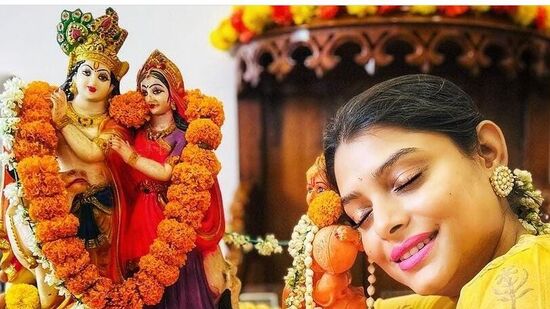இந்த நாளில் ஸ்ரீ ராதா-கிருஷ்ணரை வணங்குவதும் விரதம் இருப்பதும் திருமண வாழ்க்கையில் மகிழ்ச்சியைத் தரும் என்று நம்பப்படுகிறது. ஸ்ரீராதா-கிருஷ்ணரை மலர் தூவி எப்படி வழிபட வேண்டும் என்பதை தெரிந்து கொள்வோம்.
