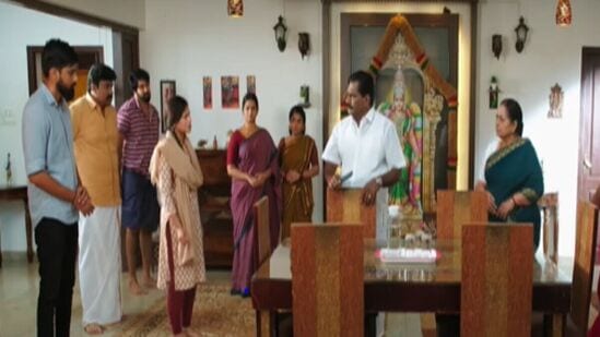 Ethirneechal Today Promo: எதிர்நீச்சல் சீரியலில் தர்ஷினி கடந்த்தல் தொடர்பாக ஜனனி கேட்ட கேள்விக்கு வாய் திறக்க முடியாமல் குணசேகரன் எந்த பதிலும் சொல்லாமல் ஆடிப் போய் கோபம் அடைந்தார்.