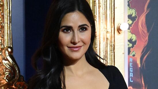 Katrina Kaif watched WPL: திங்களன்று நடந்த மகளிர் பிரீமியர் லீக் போட்டியில் கத்ரீனா கைஃப் கண்டு ரசித்தார். அவர் ரசிகர்களுடன் செல்பி எடுத்து உற்சாகப்படுத்தினார்.