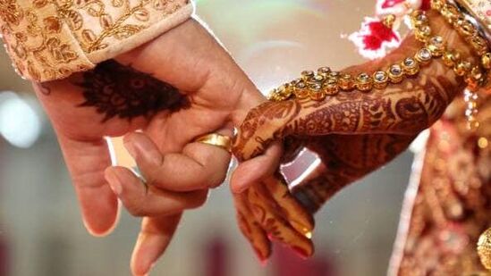 மீனம்: புதிய உறவுகள் உங்கள் வாழ்க்கையில் புதிய ஆற்றல், அன்பு மற்றும் நெருக்கத்தை கொண்டு வரும். உறவில் இருப்பவர்கள் வாழ்க்கையின் புதிய இனிமையை உணர்வார்கள்.