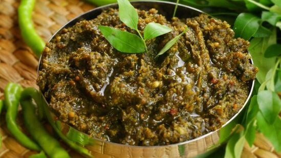 Curry Leaves Pickle : 3 மாதம் வரை கெடாது! டிஃபன், சாதம் அனைத்துக்கும் ஏற்றது! கறிவேப்பிலை ஊறுகாய்! 