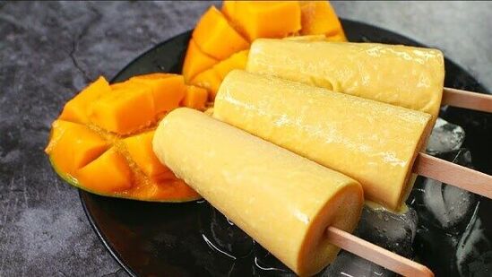 Mango Kulfi Recipe: பலருக்கு மாம்பழம் பிடிக்கும், குல்ஃபியும் பிடிக்கும். மேலும் இந்த இரண்டையும் சேர்த்து மாம்பழ குல்ஃபி செய்யலாம் வாங்க.