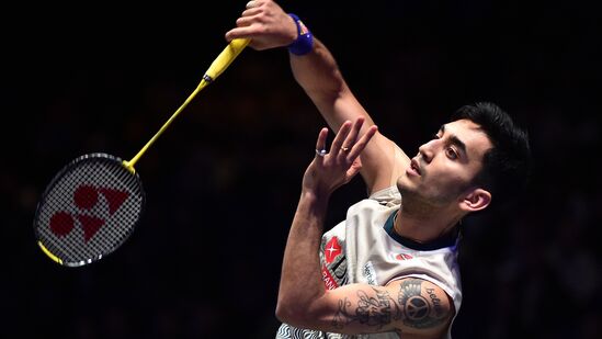 All England badminton: 2022 இறுதிப் போட்டியாளரான இந்திய வீரர் லக்ஷயா சென், சனிக்கிழமை பர்மிங்காமில் நடந்த மூன்று ஆட்டங்களில் இந்தோனேசியாவின் ஜொனாதன் கிறிஸ்டியிடம் தோற்றார்.