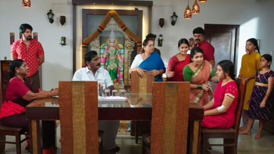 Ethirneechal Serial: மறுபக்கம் கரிகாலன், கல்யாணம் செய்தால் எல்லா பித்தும் தெளிந்துவிடும் என சொல்ல சக்திக்கு செம கோபம் வந்துவிடுகிறது.