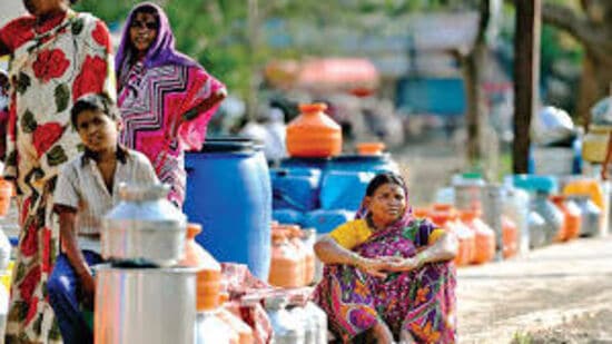 மும்பை நகரில் தண்ணீருக்கான தேவையும் அதிகமாக உள்ளது. &nbsp;ஒழுங்கற்ற மழை மற்றும் நீர் ஆதாரங்கள் சேதம் காரணமாக மும்பை பெருநகரில் தண்ணீர் நெருக்கடி மெதுவாக குறையத் தொடங்கியுள்ளது. பிரஹன்மும்பை மாநகராட்சி (பி.எம்.சி) ஏற்கனவே அடிக்கடி நீர் வெட்டு போன்ற தவிர்க்க முடியாத சூழ்நிலையை எதிர்கொள்கிறது. நீர் மேலாண்மையைப் பொறுத்தவரை, 1.25 கோடி மக்களின் தேவையை பூர்த்தி செய்ய முடியாமல் திணறி வருகிறது.&nbsp;