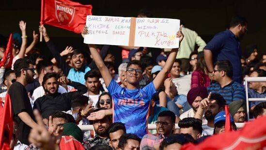 First IPL Match in Mullanpur stadium: பஞ்சாப் கிங்ஸ் அணியின் முதல் மேட்ச் நேற்று முடிந்தது. ஏப்ரல் மாதத்தில் அந்த இடத்தில் விளையாடப்படவுள்ள மீதமுள்ள பஞ்சாப் கிங்ஸ் போட்டிகளின் போது ரசிகர்கள் இன்னும் உற்சாகமான செயலில் ஈடுபடுவதை எதிர்பார்க்கலாம்.