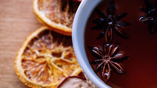 Benefits of Hibiscus Tea : கெட்ட கொழுப்பை உடலில் இருந்து துரத்தும்! செம்பருத்தி பூ தேநீரின் நன்மைகள் என்ன?