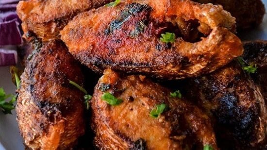 Vela Fish Fry : வேளா மீன்வறுவல்; வாழை இலையில் வைத்து வறுத்து அசத்த வேண்டுமா? இதோ ரெசிபி! 