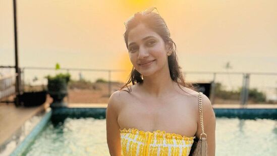 நடிப்புத்துறையில் என்னுடைய கேரியரை மிக வலுவாக கட்டமைக்க விரும்புகிறேன். அதற்காக உடலை ஃபிட்டாக மாற்றும் முயற்சியில் இறங்கினேன்.&nbsp;&nbsp;முன்னதாக கவினுடன் காதலில் இருந்த லாஸ்லியா அவருடன் பிரேக் அப் செய்து கொண்டார். இவரை இன்ஸ்டாவில் 1.8 மில்லியன் பார்வையாளர்கள் ஃபாலோ செய்கின்றனர்.&nbsp;&nbsp;