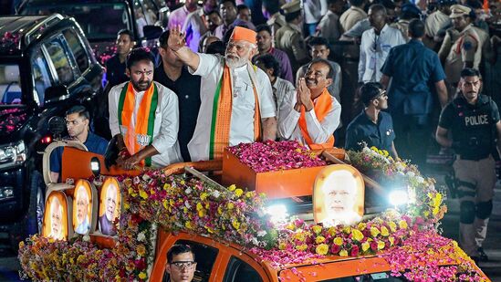 பிரதமர் நரேந்திர மோடியின் பாரதிய ஜனதா கட்சி (BJP) மற்றும் அவரது முக்கிய போட்டியாளரான இந்திய தேசிய காங்கிரஸின் ராகுல் காந்தி ஆகியோர் இந்த தேர்தலின் முக்கிய போட்டியாளர்களாக உள்ளனர். மேலும் பல்வேறு மாநிலக் கட்சிகளும் தேர்தல் களத்தில் உள்ளன.&nbsp;
