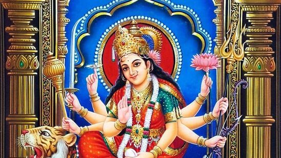 Chaitra Navratri 2024: இந்த ஆண்டு, சைத்ரா நவராத்திரி மிகவும் அரிதான தற்செயல் நிகழ்வுடன்&nbsp;தொடங்குகிறது. இது ஒவ்வொரு ராசியிலும் தாக்கத்தை ஏற்படுத்தும். சைத்ரா நவராத்திரியில் மூன்று ராசிகளின் தலைவிதி நல்லமுறையில் இருக்கப்போகிறது. அதனால் இந்த ராசிகள் தொழில் மற்றும் வியாபாரத்தில் லாபம் பெறுகின்றன. அந்த அதிர்ஷ்ட ராசிகள்&nbsp;பற்றி தெரிந்து கொள்வோம்.