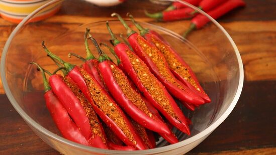 Green Chilli Pickle : பச்சை மிளகாய், வெந்தய ஊறுகாய்! சாதம், டிபஃன் இரண்டுக்கும் ஏற்ற வித்யாசமான சைட் டிஷ்!