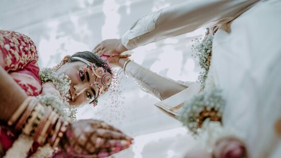ஜாதகத்தையும் மீறி தெய்வ அனுகிரகம் &nbsp;இருந்தால் திருமண வாழ்கை சுகமானதாக அமையும் என ஜோதிடர் அஸ்ட்ரோ பாலா வேலூர் கூறுகிறார்.