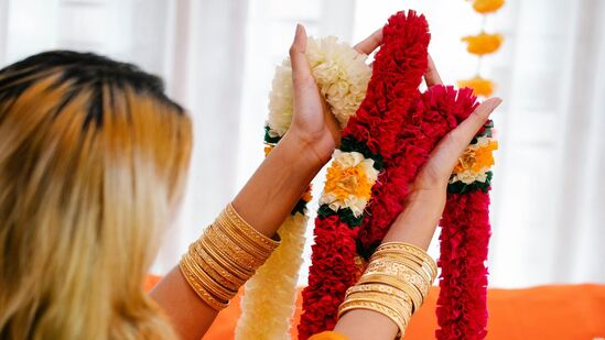 ஆனால் இவர்களின் திருமண தேதியை முடிவு செய்ய கண்டிப்பாக ஜாதகம் பார்க்க வேண்டும். &nbsp;அதே போல் மணமகள் மற்றும் மணமகன் வாழ்கை குறித்து தனிப்பட்ட முறையில் ஜாதகம் பார்க்கலாமே தவிர திருமண பொறுத்தம் பார்க்க கூடாது.